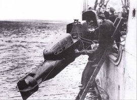 вы пропустили ОДНО слово
ЧЕЛОВЕКОУПРАВЛЯЕМАЯ ТОРПЕДА  Chariot (1942 г)
за сим спор считаю закрытым