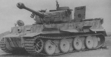 Подбитый на Курской дуге танк Т-6Е «Тигр». 
Центральный фронт. Июль 1943 года.