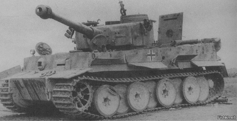 Подбитый на Курской дуге танк Т-6Е «Тигр». 
Центральный фронт. Июль 1943 года.