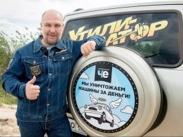Машине пришёл «кранец»: во Владивостоке из грузовика выпал необычный груз