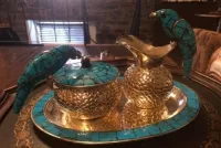 Сервис с попугаями?
Сервис = обслуживание, а на фото сервиз