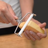 Струнная сырорезка. Вот современный хлипкий аналог.