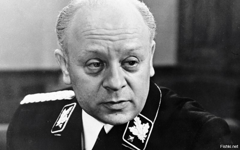 Да у нас многих актёров путают с персонажами

Если смотреть «Простоквашино» с закрытыми глазами, вы услышите, как Вальтер Шелленберг выговаривает графу де Тревилю за то, что тот купил кеды вместо валенок
