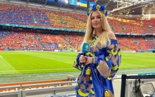 Красавицы, от которых не услышишь: "Фу, опять свой футбол смотришь!"