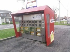 Какая нафиг Исландия ? это Бельгия , сейчас эти автоматы убрали потому что мелкие воровали АЙДИ карты родителей и покупали пиво . Я не знал что нидерландский язык пользуется популярностью в Исландии :) Почти у всех новых эирбас такие подсветки при взлете или ночью включают .