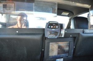 Вот я изначально был против того чтоб в такси допускали необорудованные автомобили.
1 - Водитель защищён от нападения всякого неадеквата сзади (можно хоть как в Америках поставит пуленепробиваемую перегородку и в случае чего блокировать двери и везти неадеквата в ближайший околодок)

2. Из-за уханьского вируса (да и в целом, есть ещё туберкулёз, ОРВИ итд), было бы неплохо иметь какой-то барьер от десятков пассажиров которых таксисты перевозят за день

3 -И чтоб всякая пьяная мразь или истеричная баба, не отвлекали человека во время движения.

Если уж не полная изоляция, то  хотя бы временная съёмная конструкция, которую можно в любую машину поставить, коли ты решил таксовать на своей.
Понятно, что не ультимативная защита, но хоть как-то. Возить приходиться разношёрстную, зачастую публику.. мало ли чё они там себе сзади сидя, надумают нехорошего и выкинут.
В общем будь я таксистом, я б первым делом себе в машину что-нить подобное вкорячил.