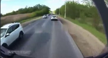 Пропустил утят — получил удар под зад: ДТП с грузовиком под Липецком