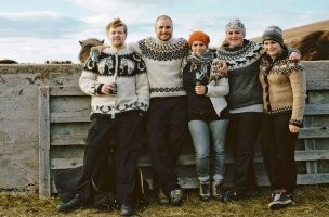 Они все на одно лицо.Кто кого ипёт то?