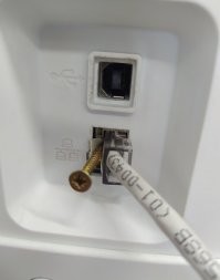 Разве в век вай-фая эти  разъемы еще кто то использует?