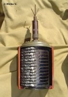 Это не фугасная мина.



У фугасной мины нет готовых поражающих элементов, это Sprengmine S.Mi.35