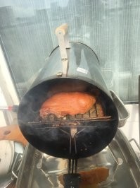 Есть такая , толку от нее очень мало ,  вот фотки продукции из нее :) Фотки правда старые и коптильня эта где то в гараже на старой хате , как всегда выкидывать жалко . Не только фины , первыми ее придумали в барибикок и очень давно , по мне так лет 7 назад .