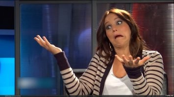 Человек не плинтус, гвоздями к стене не приколочен. На месте украинки было бы странно радоваться войне в своей стране. Она ведь ничего не сказала, ничего гадкого не сделала. Работала волонтером для беженцев. Это очень светло.
Не понимаю радость хейтеров. Много песен, что знают все, много фильмов. А что уехала в Италию сейчас И ЧТО? Она и раньше туда уезжала. И будет уезжать - в Москве, Киеве, Челябинске, Запорожье и других городах СССР пляжи сильно хуже!!!
p.s.
Вы знаете людей, что не желают поваляться в песочке на берегу моря?