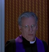 Я бы не слал жить со столь странным дуэтом под одной крышей!
Черный кот отрубается в приступах ярости, бабка ржет как заправский пират... 
Ну на-ху-й!