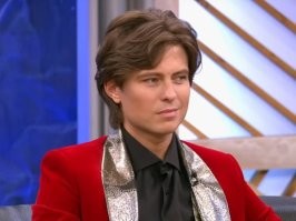 Таааак.... вижу новую цель. Холостая, богатая, старше моей прабабушки. Диагноз - годится! Тогда я иду к ней!.