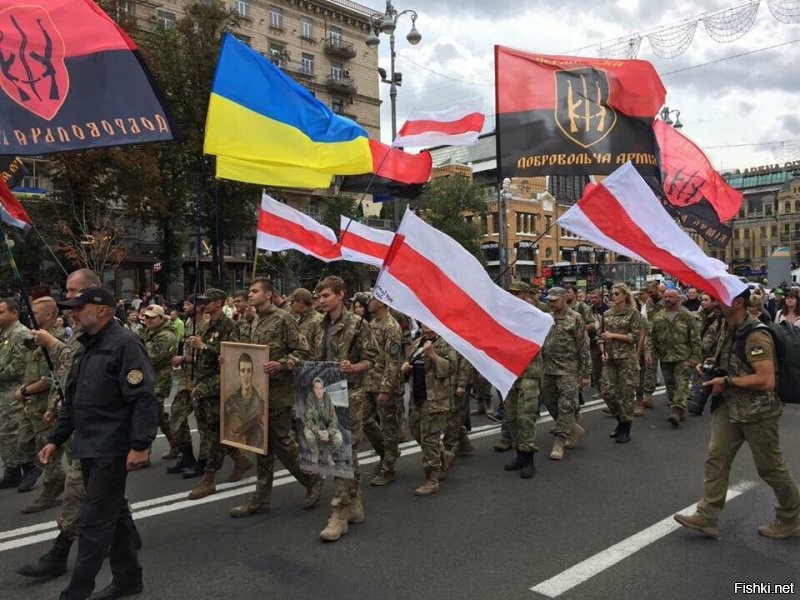 "Эй, брат, бывай, где будем, кто знает? Но прав, кто защищает свой дом".

Змагареныш бандерлогу БРАТ..чо тут удивительного......ублюдку  выпишут думаю на 50 лет запрет в Россию.