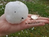 Защищает автомобиль от града?



Ну-ну.