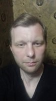 Мне 42. И жизнь тоже потрепала))) работаю водилой на автобусе. И, не смотря на то, что на этом фото во мне 6 банок пива, вроде посвежее смотрюсь.)))