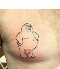 Ошибки молодости: пользовательницы Сети показали татуировки, о которых они сожалеют