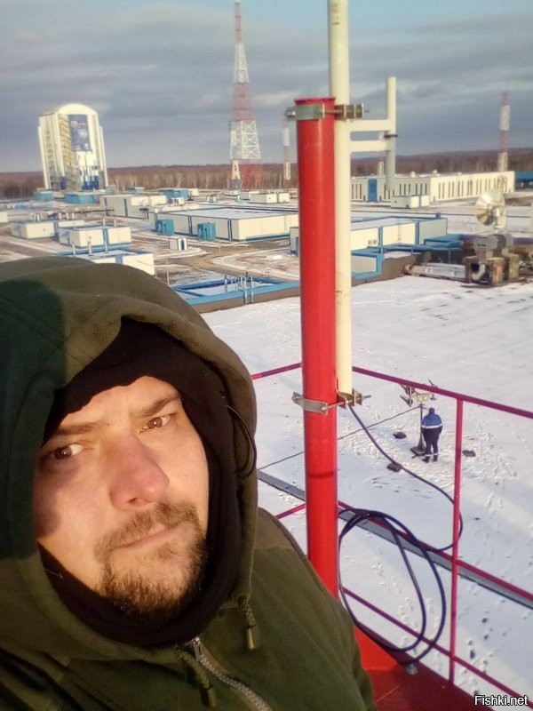 Это да. Обмен веществ нарушен. 
Как в двадцать начало разносить, так хрен сбросишь. 
После больницы (поломался) 150 кг весил. 
Сейчас уже двадцать сбросил. 

А работаю монтажником связи, слаботочных систем и промышленным альпинистом.