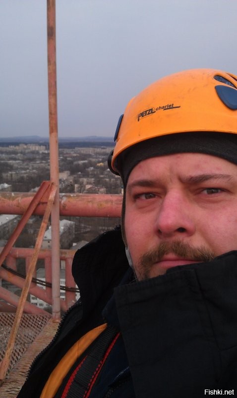 Это да. Обмен веществ нарушен. 
Как в двадцать начало разносить, так хрен сбросишь. 
После больницы (поломался) 150 кг весил. 
Сейчас уже двадцать сбросил. 

А работаю монтажником связи, слаботочных систем и промышленным альпинистом.