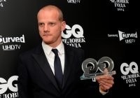 Журнал GQ его даже человеком года признал,за величайшее для русского человека достижение - Колокольников сыграл людоеда в Игре престолов!
Что может быть почетнее?!