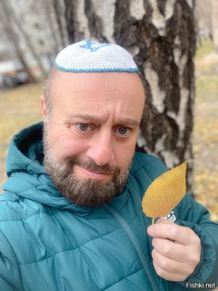 Александр Гутин.

Актёр, писатель, поэт. Шнуров считает его матерщинником.