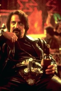 Почему во времена ВОВ советские офицеры носили кобуру справа, а немецкие - слева