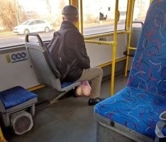 В чём-то эти фотки схожи. Не пойму, в чём.