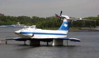 Экраноплан "Орленок" - на вечной стоянке в Москве. Стоящий на Химкинском водохранилище "Орленок"- единственный сохранившийся представитель проекта 904.
К сожалению, внутрь московского "Орленка" доступа нет, хотя его "начинка" сохранилась на удивление хорошо.
