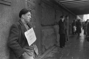 Гамбург, Германия 1952. Надпись «Готов на любую работу»
