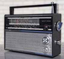 У меня был такой: VEF-202. По вечерам слушали по голосу Америки: Музыка для танцев.