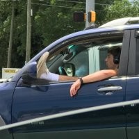 У этой машины руль справа!