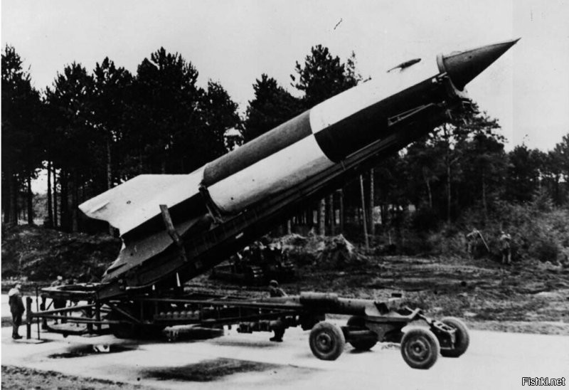 Ракета Фау-2. Первый запуск -1942 год. Крейсерская скорость - 5950 км/ч. Это на 200 км/ч меньше чем гиперзвук - на который так яростно над_рачивают сколенвставатели спустя 80 лет. 
3225 успешных боевых запусков.
