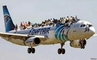 В Индии всегда так летают.