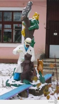 .
Две подруги. 
- Представляешь, познакомилась с хирургом и он предложил мне руку и
сердце. 
- Да ты что! И что дальше? 
- Что дальше, что дальше... Принес!

:-D