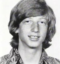 Смахивает на молодого Чубайса. Наверное, такой же хитрожопый и пронырливый, как и Толик.