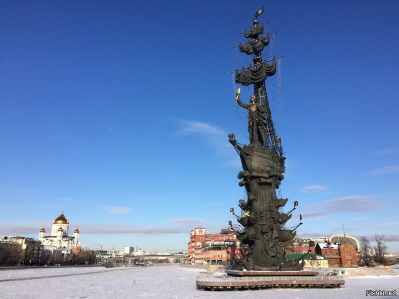 Помница, что москвичи памятник Петру-1 работы Церетели не взлюбили.