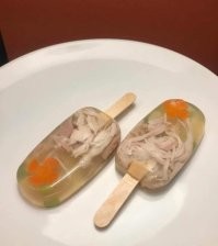 МОРОЖЕНОЕ ИЗ КУРИНОГО СУПА????
Это способ подачи "холодного"... мля....