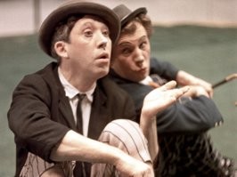 Цирк, супер! Как и театр, это отдельная жизнь. Кстати, клоунада, очень не простое сценическое упражнение. Ну предвосхищая умников со словами, "Я тебе клоун что ли?". На секундочку вспомните, кто такой  Олег Попов, Карандаш, Михаил Шуйдин, Юрий Никулин. Ну что авторитетные для вас люди? Великие? Достойные? Да, и они клоуны (ну или ковёрные).