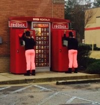 Мне кажется что без фотошопа тут не обошлось. Во всяком случае на некоторых фотографиях