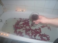 Свечи, розы, джакузи, КОРОБОЧКА изабеллы... Чё вам ещё надо, твари меркантильные?!...