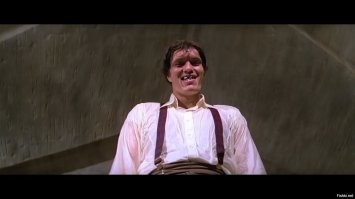 Вспомниется Ричард Кил, что сыграл Челюсти в паре Джеймсов Бондов.
Огромный и страшный. Но для мужика это не так ужасно, как для женщины.