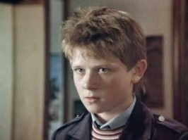 Мне ещё вот этот мальчик нравился, Александр Добриков, если не ошиблась. Двадцати одного года в машине задохнулся. Мне кажется,серьезным актером стать мог,но...