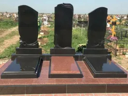 Еще они бывают из камня, в основном из гранита! 
И устанавливают их не в доме!