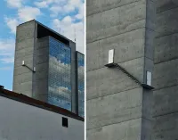 Особенно зимой интересно. Места для курящих, видимо.