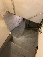 К травматологу эта лестница....