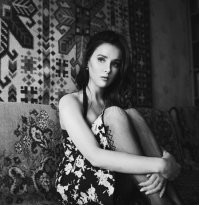 Почему "в СССР секса не было?" 
Потому что за коврами на стенах не СЛЫШНО было! 
А сейчас стены тоньше, чем в "хрущёвках". И любой скрип кровати принимают за секс соседей