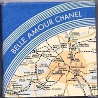 "Красивый любофь". Бэлль это прилагательное женского рода, а амур - существительное мужского. 
Но интересно то, что французы прошарили тему: у них плохие слова женского рода (смерть, боль, болезнь, война и пр.), а хорошие мужского (любовь, радость, счастье)...