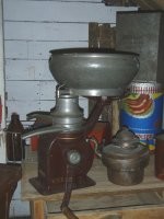 Только жертва ЕГЭ может сказать
<<< в эпоху СССР в стране было немало ненужных и странных вещей >>>

На картинке в посте сепаратор-сливкоотделитель.
В 1877 году инженер Густав де Лаваль изобрел сепаратор для "непрерывного отделения сливок от молока". В 1890 году Клеменс фон Бехтольсхейм разработал и запатентовал первые модели т. н. "альфа-тарелок", составляющих сердце современных сепараторов. В 1897 году изображение сепаратора стало первой торговой маркой компании "АБ Сепаратор", а название Альфа Лаваль стало синонимом сепаратора.
К 1915 году "АБ Сепаратор" превратилась в международное предприятие и стала ведущей мировой фирмой по производству сепараторов. Уже на самой ранней стадии своей деятельности Альфа Лаваль повела активную политику внедрения на иностранные рынки, первым среди которых стал рынок Соединенных Штатов. За ними последовала Европа, где Альфа Лаваль учреждает одну за другой сбытовые компании. В течение десятилетий ручной сепаратор, проданный в количестве более чем 12 миллионов штук по всему миру, оставался самой популярной продукцией фирмы.





Как сказано выше, сепаратор выдавал сливки и обезжиренное молоко - обрат. На этой картинке, кроме сепаратора, ещё и маслобойки - внизу слева бочонок с торчащей палкой и два сундучка справа. В них заливали загустевшие сливки - сметану - и сбивали масло.



<<< В сельской местности имелся практически в каждом хозяйстве >>>

Не в каждом хозяйстве держали корову. Кур - да, уход за ними минимальный, свиней - тут уже сложнее, а содержать корову, во-первых, нужно уметь, и во-вторых, нужно иметь достаточные средства. Корова, в отличии от свиньи, не ест всё подряд.

<<< После разделения на фракции из него получали творог, сливки, сметану, масло >>>

Молоко не разделяют на фракции, из него получают сливки => сметану => масло, творог получают из цельного молока.
~~~~~~~~~~~~~~~~~~~~~~~~~~~~~~~~~~~~~~~~
Фигурные овощерезки, кистевой эспандер, ручные соковыжималки придумали в разное время и не в СССР, но пользуются ими давно и повсеместно по сей день, и даже диск "Грация" - не совенское ноу-хау.