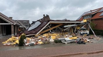 В Нидерландах пару месяцев назад также столб забили. Но тут бахнуло...
